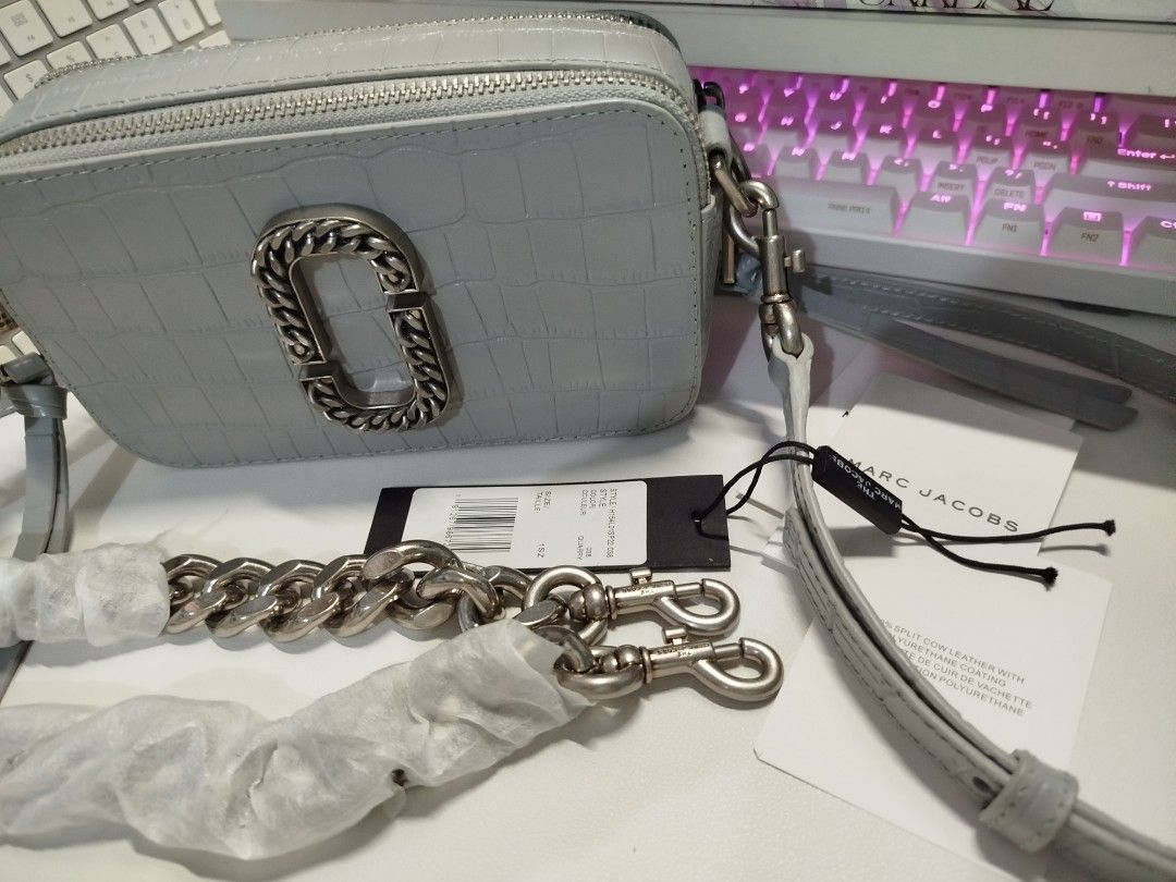 Marc Jacobs Snapshot Croc Embossed (Category: Luxury Bags & Wallets) located in Manila. Submitted by anythinggoesshop (Listing ID 1424803801, Image 2). Description: Guaranteed authentic Marc Jacobs snapshot bag. with dust bag, care card and og tag. interior is clean, no stains. chain strap not included. no issues rfs selling low need funds for medication.