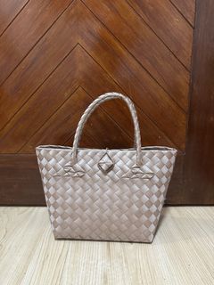 (Category: ) located in . Submitted by hipcloset (Listing ID 1424733751, Image 1). Description: .