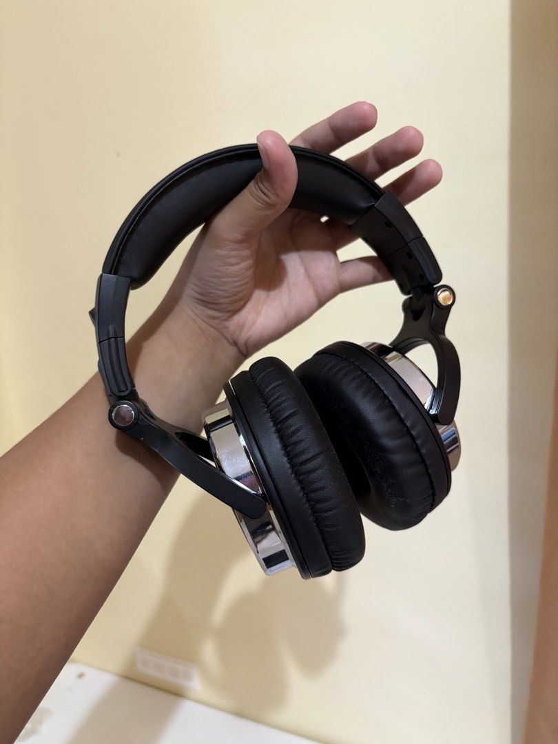 OneOdio Pro 10 DJ Studio Headphones (Category: Headphones & Headsets) located in Sorsogon. Submitted by araperez (Listing ID 1424787500, Image 2). Description: I bought these to use with my DJ controller, but I only practiced about 3 times and didn’t continue because DJing turned out to be harder to learn than I expected 😅. Condition: • Almost like new • No issues, works perfectly • Good sound quality, great for DJing, music production, or casua