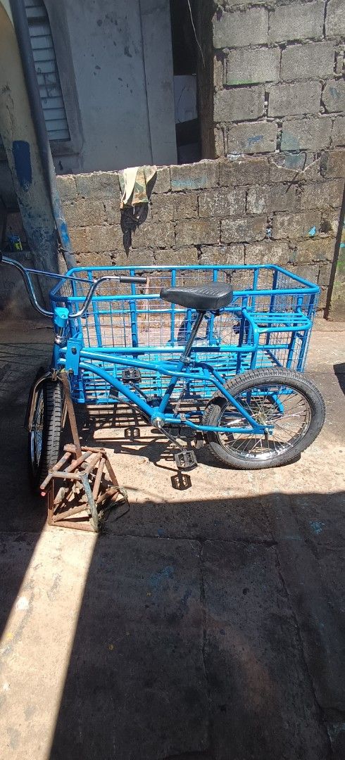 Padyak sidecar with steel matting (Category: Everything Else Others) located in Manila. Submitted by fastmountain_dfe013 (Listing ID 1424810936, Image 3). Description: custom made sidecar long size wrapped with steel matting .. dimension 26"width,48 Lenght,21height(inches) heavy duty bike super jumbo tire set 2.50x16 wide steel rims, foot brake, motorcycle chain. GI pipe material frame.. location Payatas A Quezon city delivery fee shoulder Ng buy