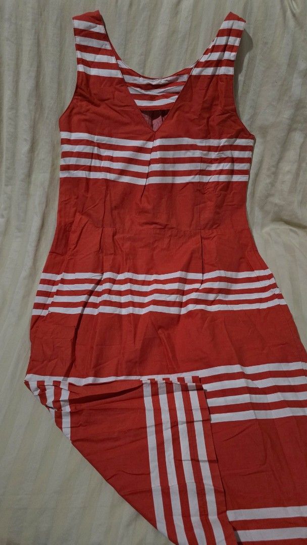Plains & Prints Striped Dress (Category: Dresses) located in Pasig City. Submitted by blinkyl (Listing ID 1424799542, Image 1). Description: - Plains & Prints dress - Red and white striped pattern - Sleeveless - Size 8 - Perfect for casual or beach wear.