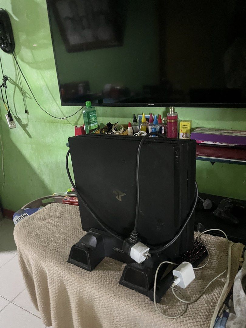 PlayStation 4 pro Console with Accessories (Category: PlayStation) located in San Fernando. Submitted by mike_2043 (Listing ID 1424775641, Image 2). Description: Ps4 pro dina nagagamit sayang lang galing dubai.