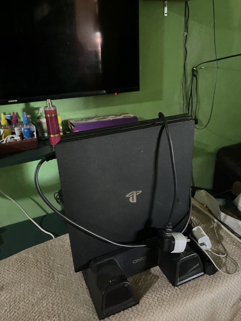 PlayStation 4 pro Console with Accessories (Category: PlayStation) located in San Fernando. Submitted by mike_2043 (Listing ID 1424775641, Image 1). Description: Ps4 pro dina nagagamit sayang lang galing dubai.