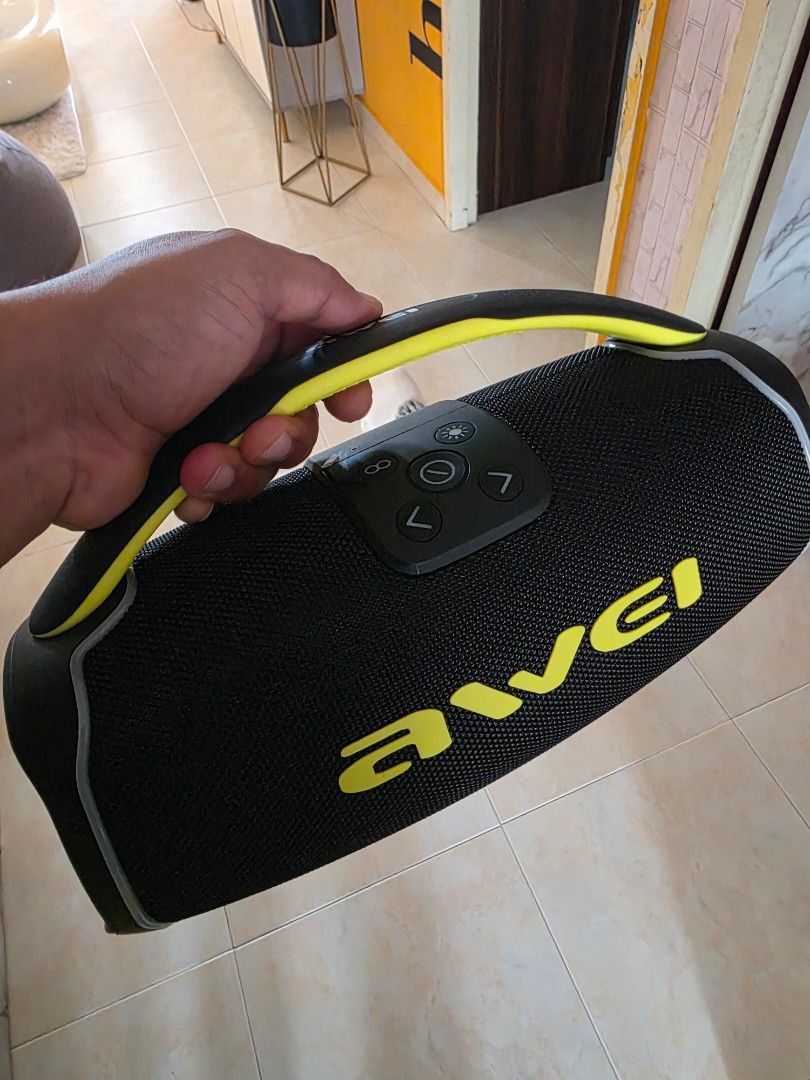 Portable Bluetooth speaker65748593473154110