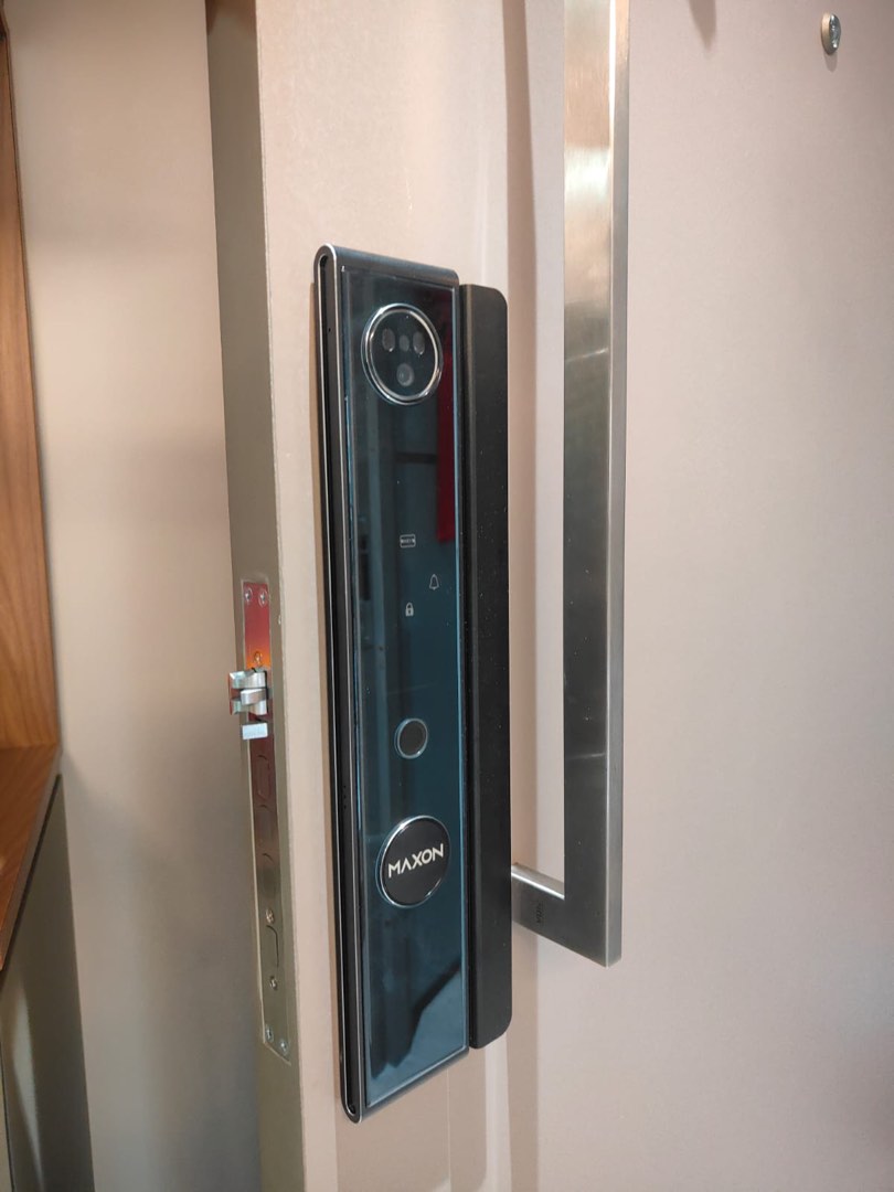 Secure Function Lock Premium Smart Lock with Face Recognition & Synchronized Function ...
