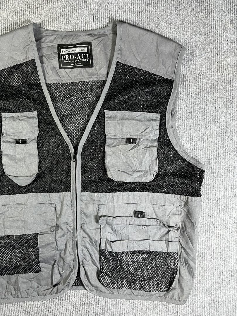 PRO-ACT Mesh Utility Vest (Category: Vests) located in Calabanga. Submitted by _copemgoods (Listing ID 1424870603, Image 3). Description: PRO-ACT Mesh Utility Vest Measurement: 21.5 x 21.5 Excellent Condition Color Rate: 9/10 No Issue .