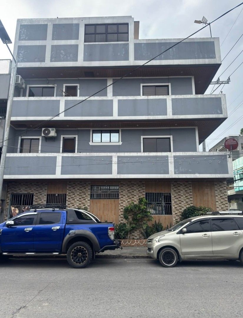 Residential Building in Manila (Category: House & Lot) located in Manila. Submitted by brokerrose (Listing ID 1424719860, Image 1). Description: Residential Building for Sale – Manila A modern, well-maintained residential building located in a prime area of Manila. Built in 2022, this property is ideal for a family residence, rental investment, staff housing, or Airbnb business. Property Details: Lot Area: 108 sqm Floor Area: 432 sqm Fully Furnis