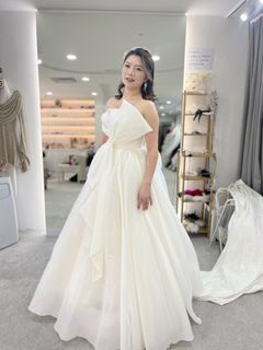 (Category: ) located in . Submitted by yuejxmakeupgownshop (Listing ID 1424759353, Image 1). Description: .