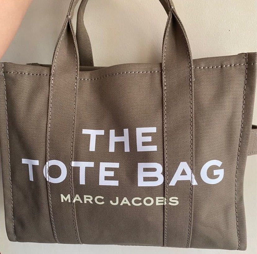 sale!!💯Marc Jacobs The Tote Bag medium size (Category: Luxury Bags & Wallets) located in San Luis. Submitted by scarlet012 (Listing ID 1424769886, Image 2). Description: - Marc Jacobs The Tote Bag - Medium Size - Stylish and versatile tote bag - Features the iconic Marc Jacobs logo - Made with durable material - Perfect for everyday use and various occasions medium size with strap sealed and brandnew with tag and care card 💯guaranteed original 