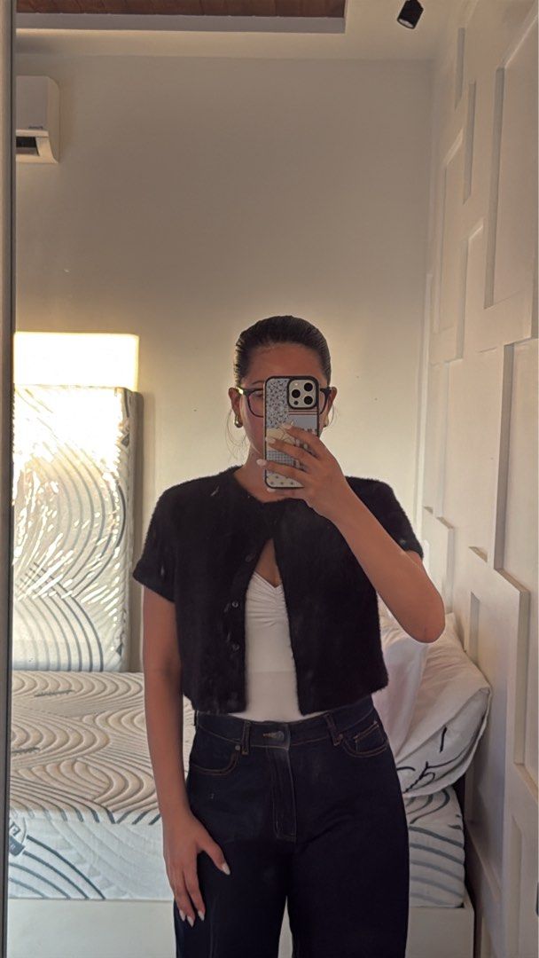 Short Sleeved Fluffy Knit Cardigan (Category: Others Tops) located in Manila. Submitted by prebydb (Listing ID 1424742906, Image 1). Description: — bought for 849 via the h&m app! never worn — cute, but a bit short and small for my liking — color is navy blue.