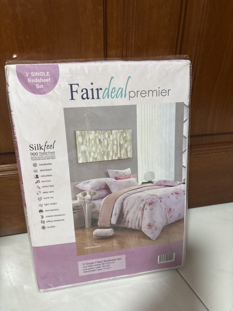 Single bedsheet set (Category: Bedding & Towels) located in Singapore. Submitted by hereiamalive (Listing ID 1424823637, Image 1). Description: .