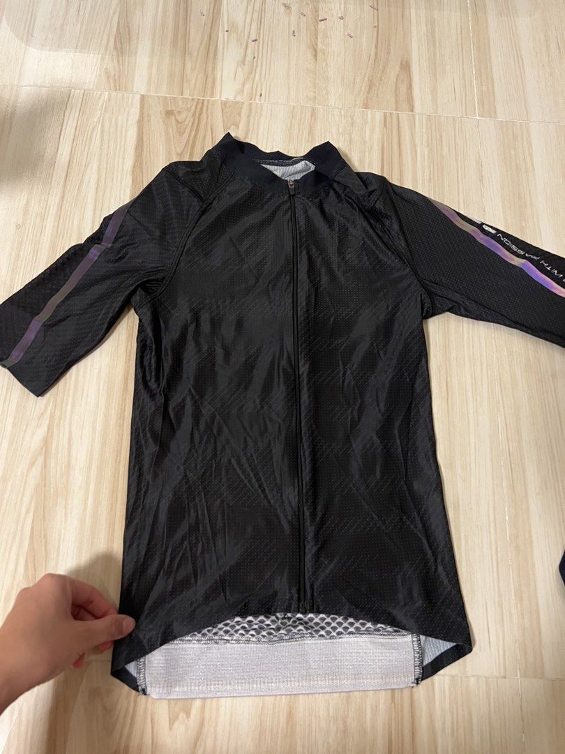 Small Monton Jersey (Category: Bicycles) located in Quezon City. Submitted by kaeeeq (Listing ID 1424794698, Image 1). Description: Washed but unused .