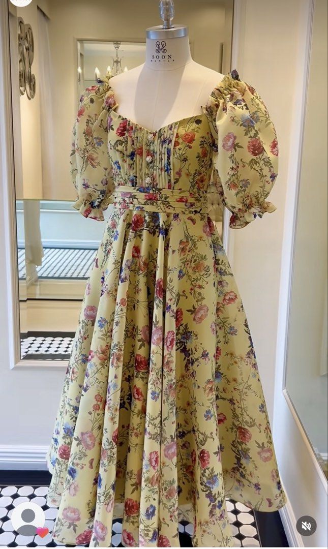 Soon Manila (soonmnl) Via (Category: Dresses) located in Quezon City. Submitted by aofid (Listing ID 1424867740, Image 1). Description: XS Bust: 31” Waist: 25” Length: 40” 📌4,900+SF *open for layaway.