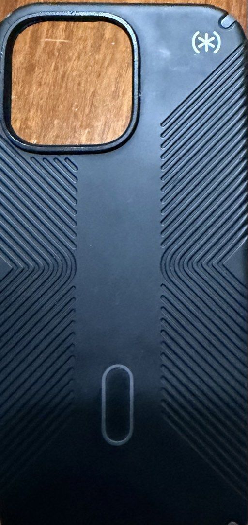 Speck iPhone 16 pro max case (Category: Cases & Sleeves) located in Pasig City. Submitted by finnythefish (Listing ID 1424801123, Image 2). Description: Speck brand from Digital Walker .