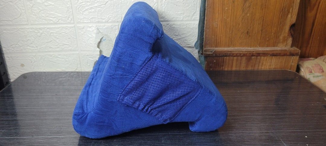 TABLET/CP PILLOW PAD (Category: Other Accessories) located in Sablan. Submitted by gongonshelley12 (Listing ID 1424834988, Image 3). Description: 👉👉250 ONLY👈👈 TABLET STAND/PILLOW PAD EXCELLENT.
