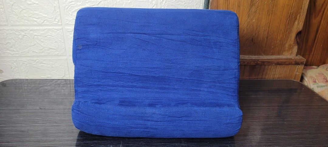 TABLET/CP PILLOW PAD (Category: Other Accessories) located in Sablan. Submitted by gongonshelley12 (Listing ID 1424834988, Image 2). Description: 👉👉250 ONLY👈👈 TABLET STAND/PILLOW PAD EXCELLENT.