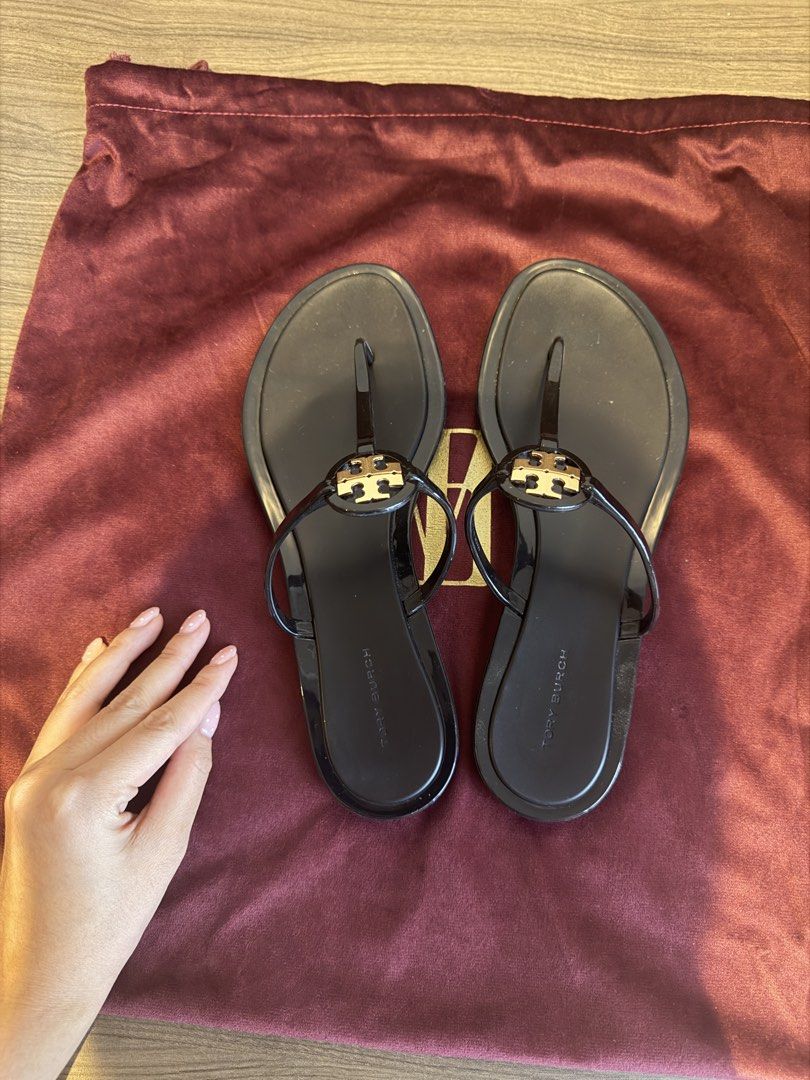Tory slippers (Category: Slippers and slides) located in Manila. Submitted by bravestar.9417e9 (Listing ID 1424747734, Image 3). Description: .