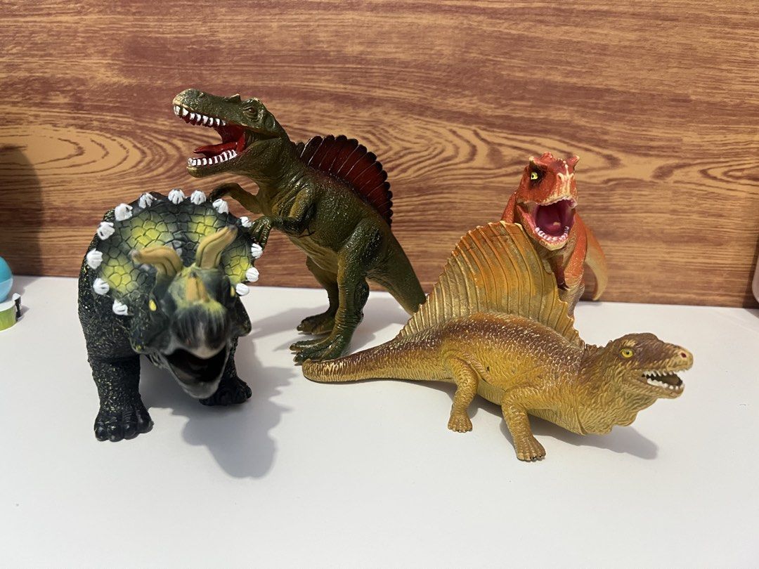 Toy Dinosaur Figures Set (Category: Figurines & Statues) located in Bacoor. Submitted by momofkas1 (Listing ID 1424705542, Image 1). Description: .