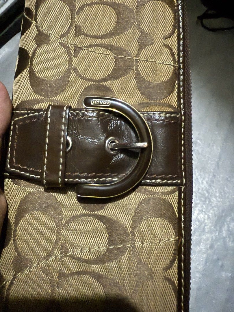 Vintage Coach Brown Wallet (Category: Wallets & Card holders) located in Cagayan de Oro. Submitted by twice.but.nice.blackmarket (Listing ID 1424806991, Image 2). Description: Very good condition Color rate 8.5 Height 4 Width 8.5 Flaws : May mga minor bakbak na sa loob sign of stock items .