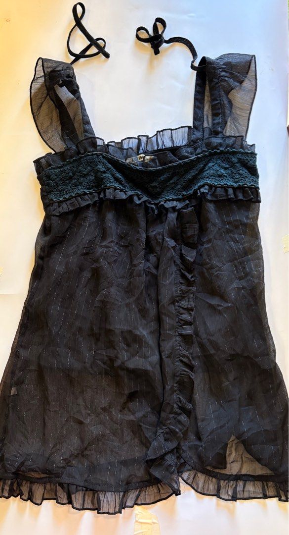 VINTAGE CROCHET SLEEVELESS TOP (Category: Sleeveless) located in Manila. Submitted by declutterwithnini (Listing ID 1424745578, Image 2). Description: .