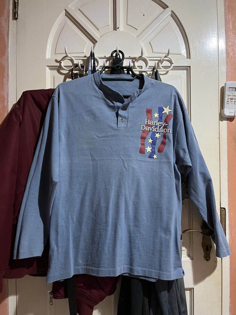 Vintage Harley-Davidson Long Sleeve Sweater (Category: Tshirts & Polo Shirts ) located in Davao. Submitted by downsouthdvo (Listing ID 1424865633, Image 1). Description: Length - 27.5 Width- 22 Cracked print, vintage Cut tag.