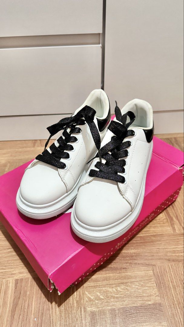 White Sneakers with Black Accents (Category: Sneakers) located in Paranaque City. Submitted by hershey_august (Listing ID 1424818250, Image 2). Description: Stylish white sneakers with black accents. Features black laces and a thick white sole. Size is 37 EU..