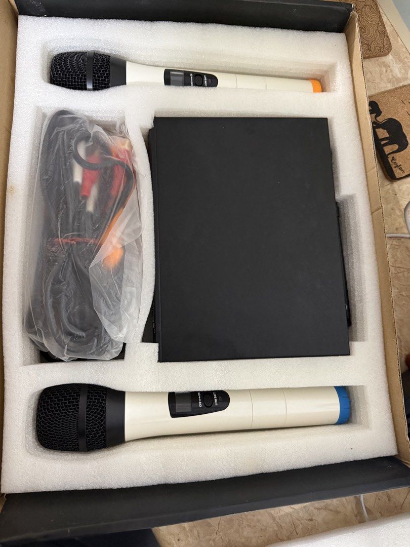 Wireless Microphone System - Brand New65671955421698111