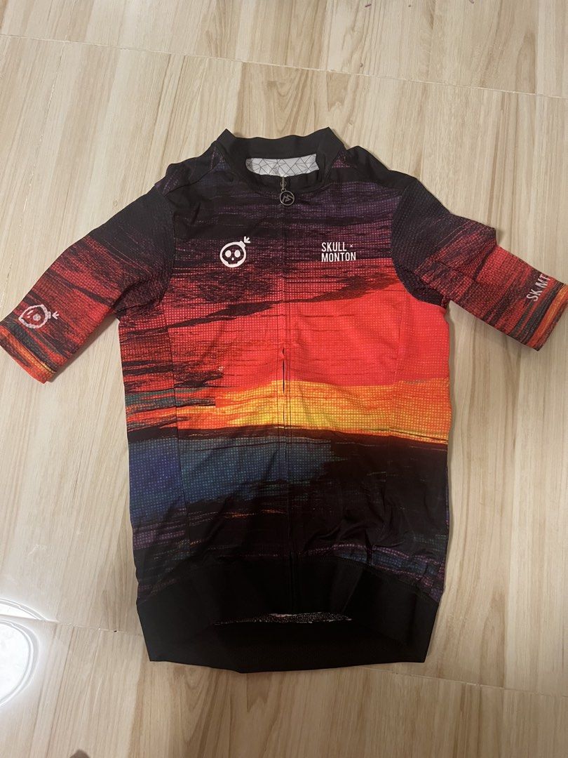 XS Monton Cycling Jersey (Category: Bicycles) located in Quezon City. Submitted by kaeeeq (Listing ID 1424792044, Image 1). Description: Used once.