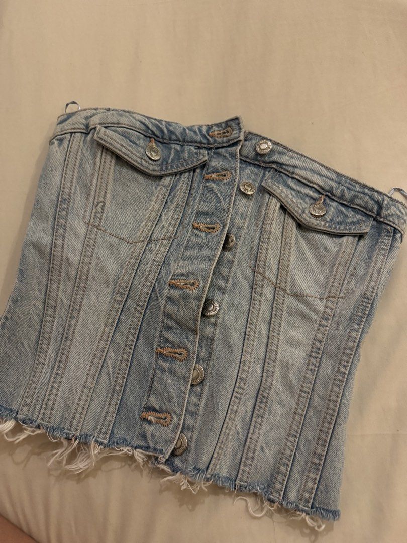 Zara Denim Corset Top XS (Category: Sleeveless) located in Cainta. Submitted by _matchabby (Listing ID 1424803364, Image 1). Description: .