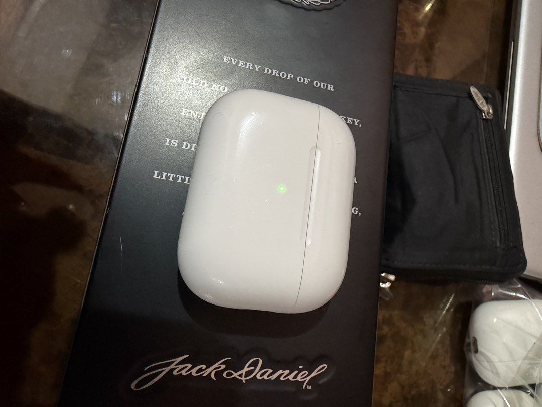 AirPods Pro Gen 2 Type C (Category: Earphones) located in Dasmarinas. Submitted by markusi22 (Listing ID 1425025316, Image 2). Description: w waranty cover until August 2026.