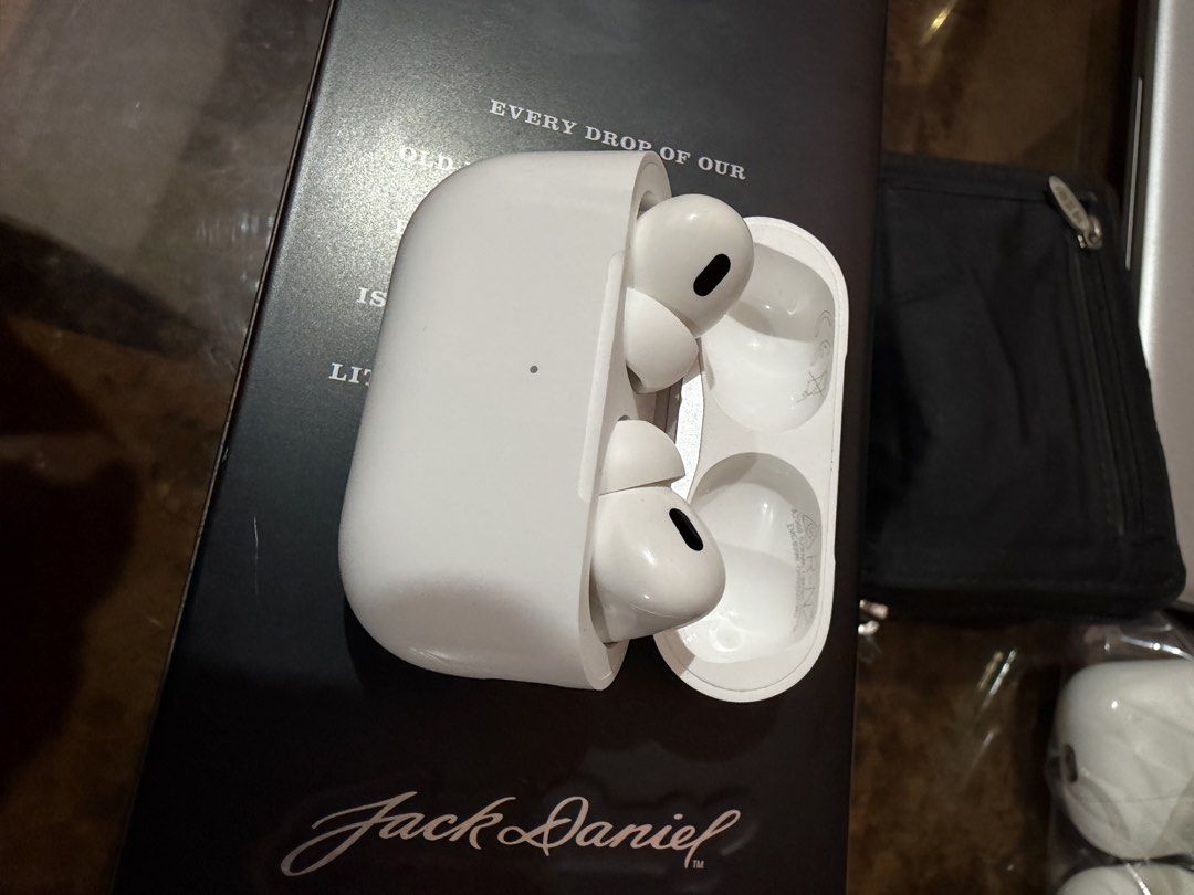 AirPods Pro Gen 2 Type C (Category: Earphones) located in Dasmarinas. Submitted by markusi22 (Listing ID 1425025316, Image 1). Description: w waranty cover until August 2026.