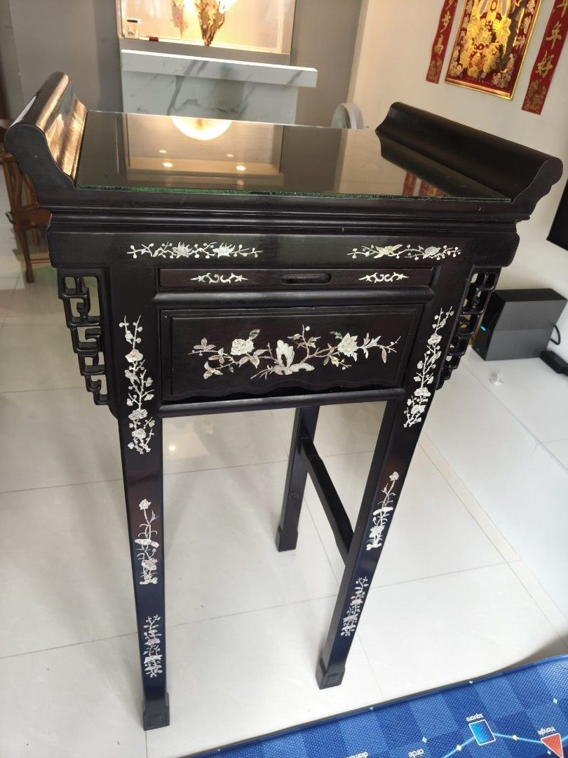 Alter table (Category: Tables & Sets) located in Singapore. Submitted by limcarin1986 (Listing ID 1424959065, Image 1). Description: Not for fussy buyer.. Self collection only.. Arrange courier at own fee Anytime collect do pm in advance .