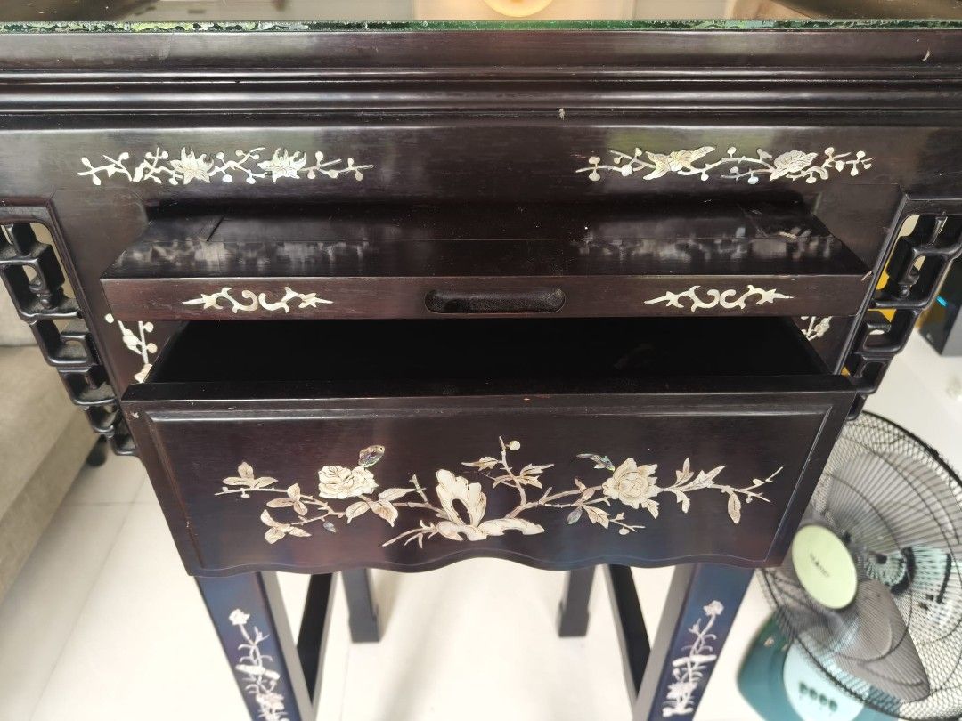 Alter table (Category: Tables & Sets) located in Singapore. Submitted by limcarin1986 (Listing ID 1424959065, Image 2). Description: Not for fussy buyer.. Self collection only.. Arrange courier at own fee Anytime collect do pm in advance .