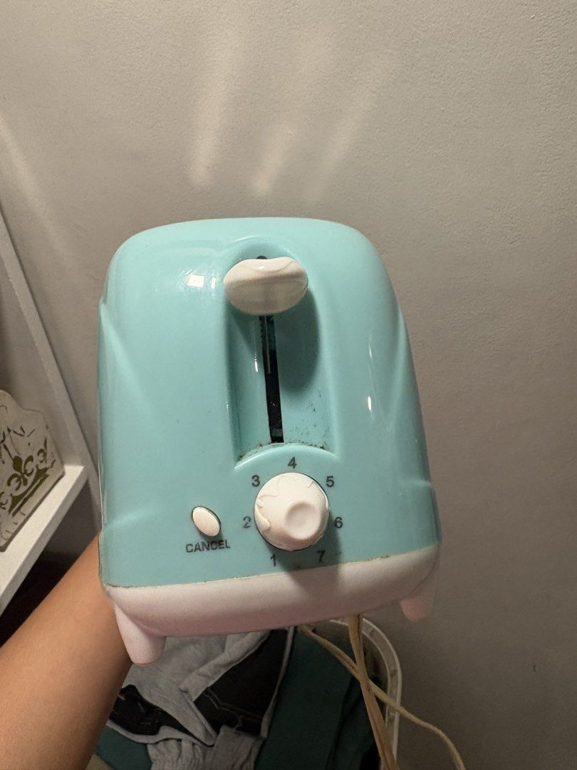 American home bread toaster (Category: Breadmakers) located in Quezon City. Submitted by mypreloved_ph (Listing ID 1425043943, Image 3). Description: American home bread toaster Decluttering .