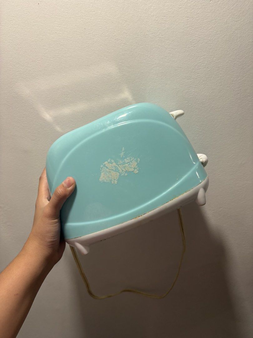 American home bread toaster (Category: Breadmakers) located in Quezon City. Submitted by mypreloved_ph (Listing ID 1425043943, Image 1). Description: American home bread toaster Decluttering .