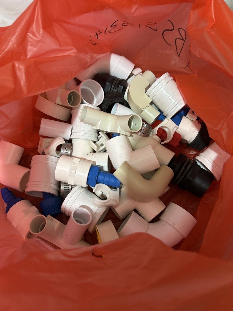Assorted Plumbing Fittings and 2 x 2m wired Hose