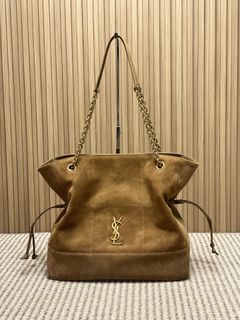 (Category: ) located in . Submitted by luxcloset.shop (Listing ID 1424993440, Image 1). Description: .