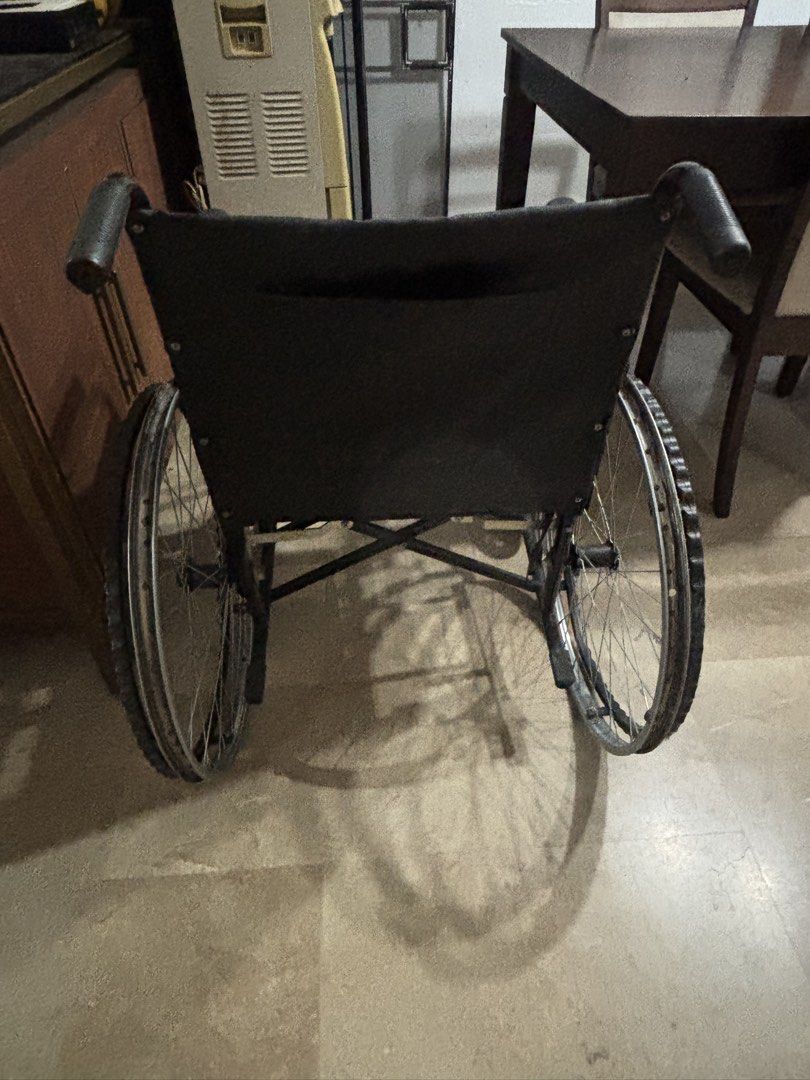 Black Foldable Wheelchair (Category: Wheelchairs) located in Paranaque City. Submitted by personal.shelf (Listing ID 1424987174, Image 3). Description: .