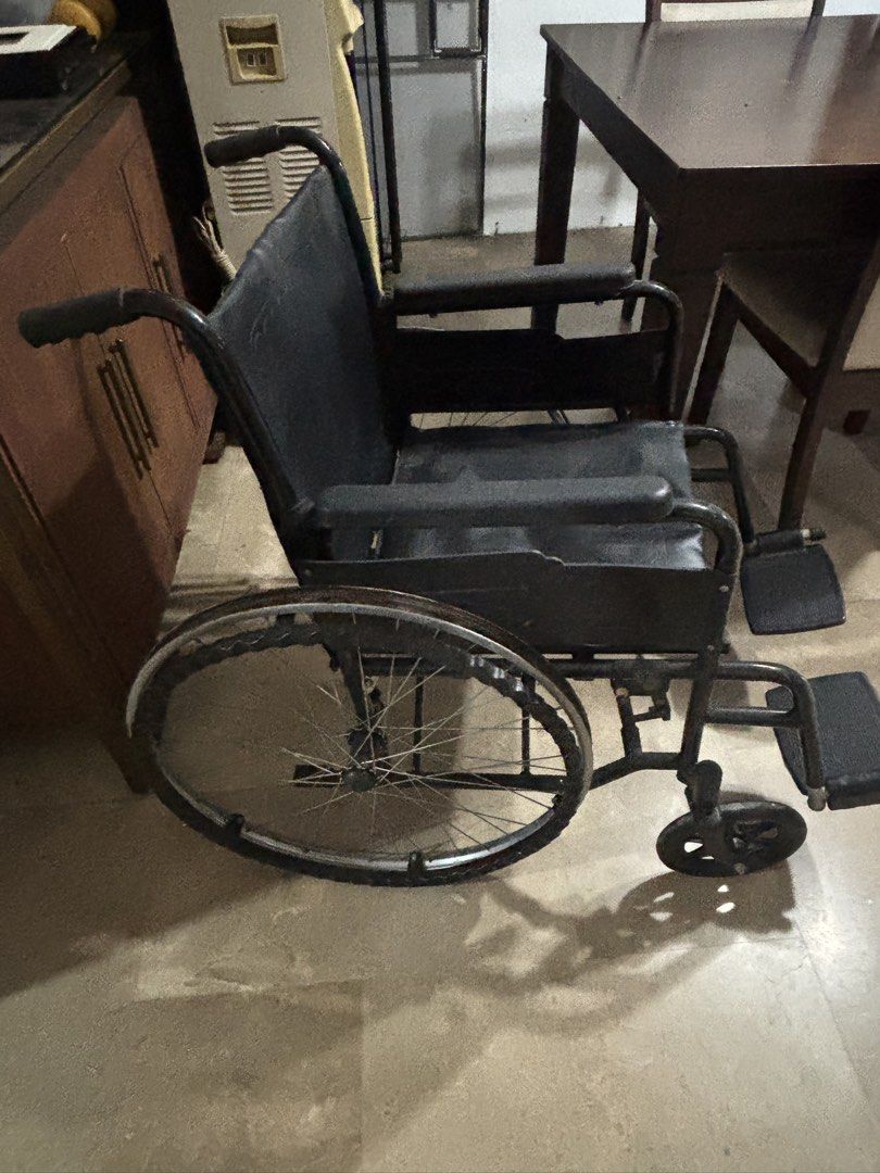 Black Foldable Wheelchair (Category: Wheelchairs) located in Paranaque City. Submitted by personal.shelf (Listing ID 1424987174, Image 2). Description: .