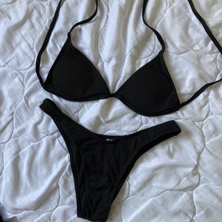(Category: ) located in . Submitted by closetbysha (Listing ID 1424969994, Image 1). Description: .