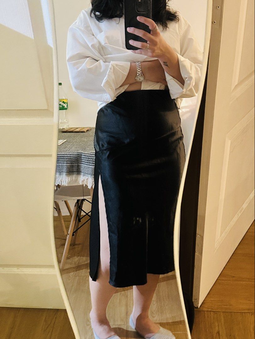Black satin Midi skirt with slit (Category: Skirts) located in Pasig City. Submitted by _janelane (Listing ID 1394631757, Image 3). Description: .