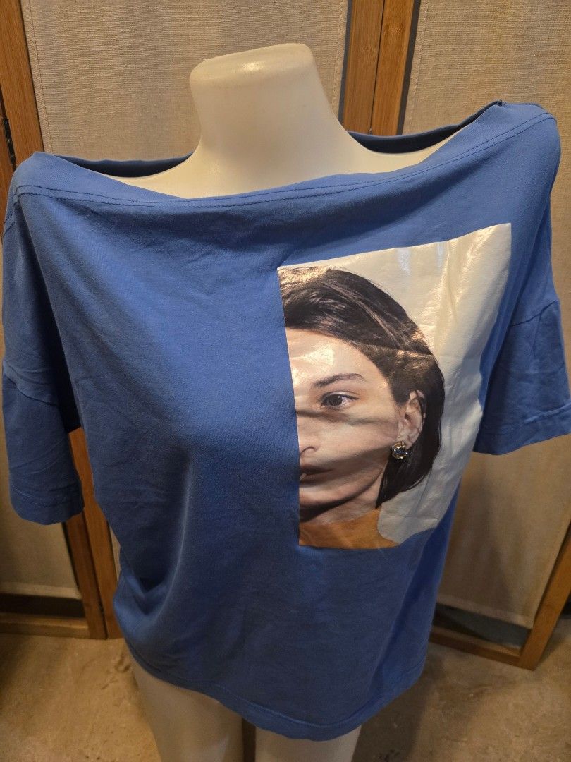 Blue Graphic Print T-shirt (Category: Tshirts & Polo Shirts ) located in Pasig City. Submitted by leildyne (Listing ID 1424980667, Image 2). Description: Blue t-shirt features a graphic print on the front. The shirt has short sleeves. The shirt is displayed on a mannequin..