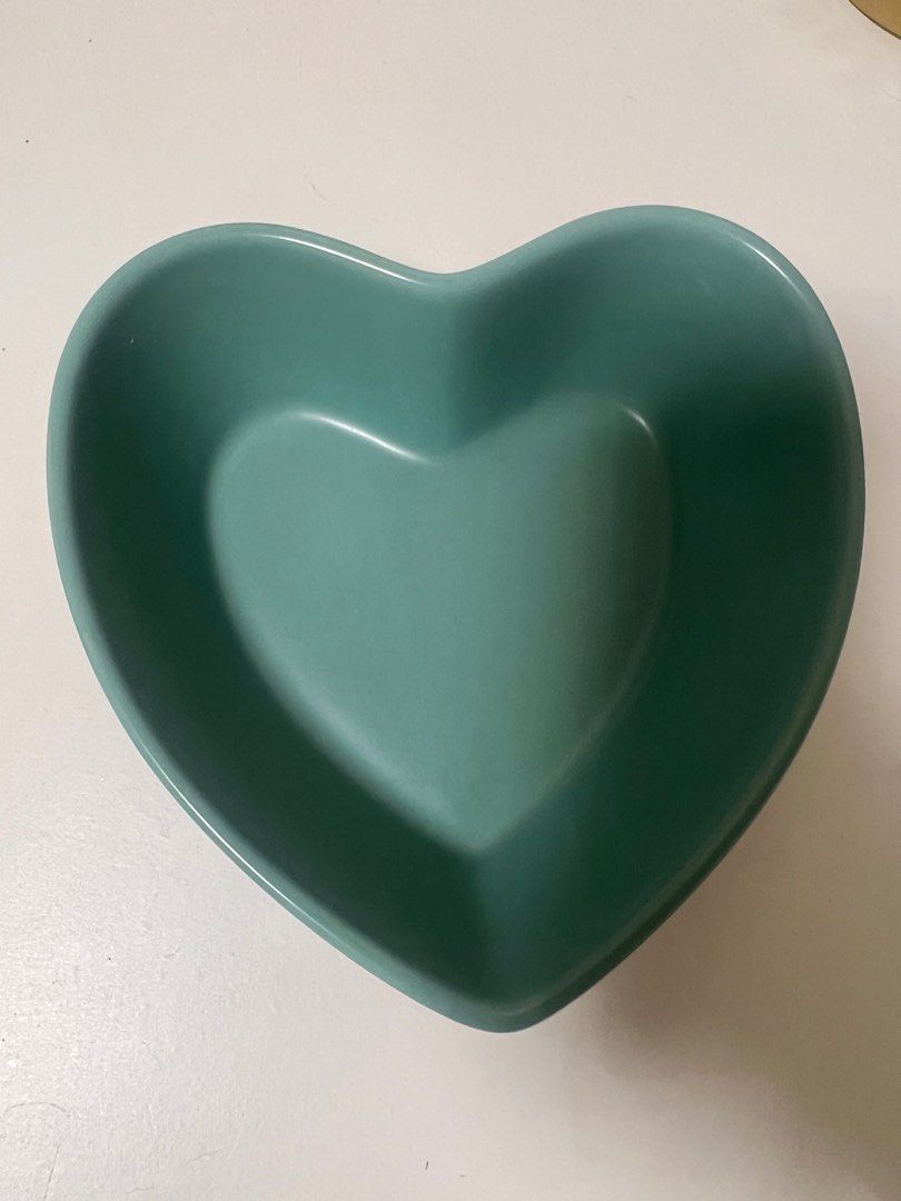 Ceramic heart-shaped bowl (Category: Dinnerware & Cutlery) located in Taguig. Submitted by studio26 (Listing ID 1424893438, Image 1). Description: PLEASE READ THE ENTIRE POST TO SEE ANSWERS TO COMMON QUESTIONS Ceramic heart-shaped bowl LOCATION Antipolo / Taguig PAYMENT Cashless payment only. GCash or BPI. DELIVERY To be arranged and shouldered by buyer. .