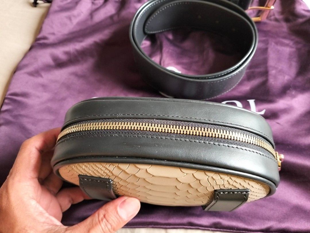 Charriol Belt Bag with Belt (Category: Luxury Bags & Wallets) located in Mexico. Submitted by junerlapuz13835 (Listing ID 1424970851, Image 3). Description: hindi na ginagamit. .