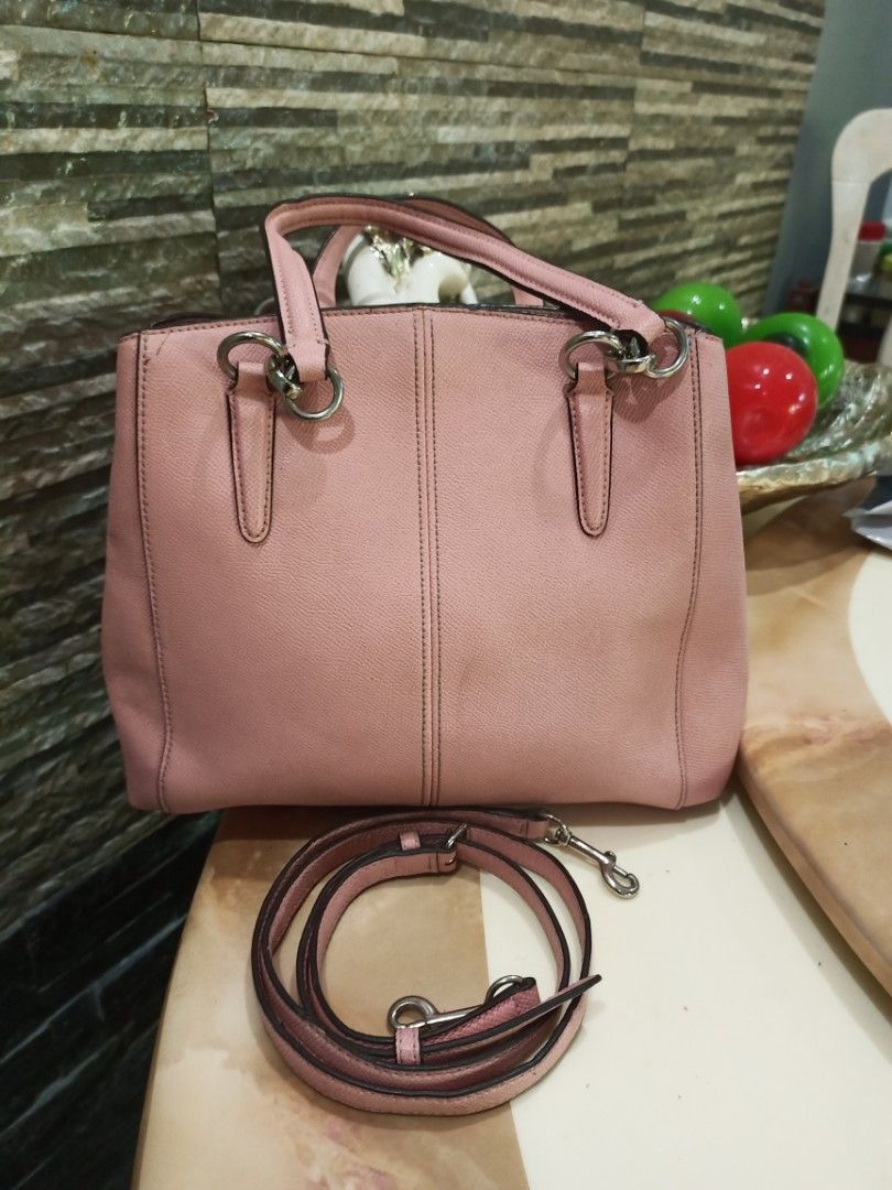 Coach Pink Leather Handbag with Shoulder Strap (Category: Luxury Bags & Wallets) located in Santa Rosa. Submitted by chieby34 (Listing ID 1425008477, Image 3). Description: coach 2 way bag authentic preloved.