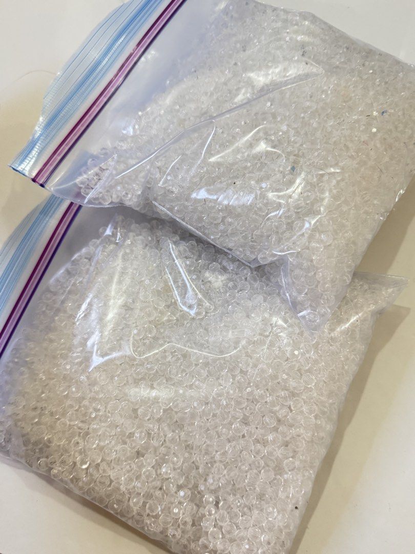 Crystal Faceted Beads 6mm 1 Kilo (Category: Craft Supplies & Tools) located in Angeles City. Submitted by virgoluxe.co (Listing ID 1424936595, Image 2). Description: Crystal faceted beads, perfect for holding makeup brushes on acrylic organizers. Each bead is 6mm in size. You'll receive approximately 1 kilo of these clear, sparkling beads. Great for adding a touch of elegance to your vanity or craft projects..