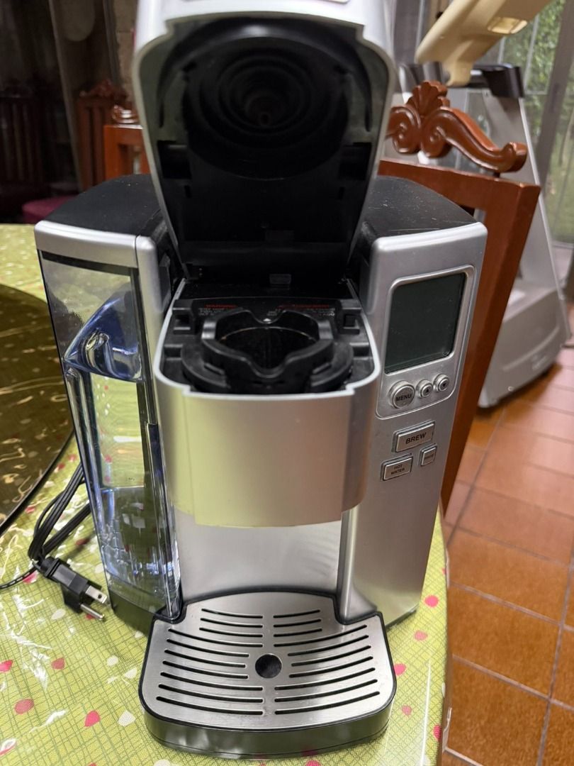 Cuisinart Keurig Coffee Maker (Category: Coffee Machines & Makers) located in Makati City. Submitted by kpesengco (Listing ID 1424986296, Image 2). Description: Keurig coffee maker features a water reservoir and a brew button. It has a silver and black color scheme. The coffee maker has a drip tray and a digital display. The power cord is included..
