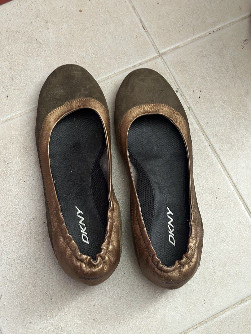 DKNY Bronze and Olive Green Flats (Category: Flats & Sandals) located in Taguig. Submitted by krungy19 (Listing ID 1425010958, Image 3). Description: Decluttering Still in good condition—rarely used, just old Price is still negotiable PM if you need more pics/vids.