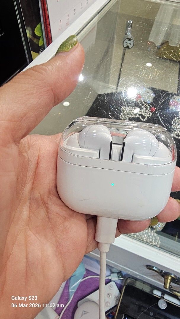 Ear buds 265671947746433110