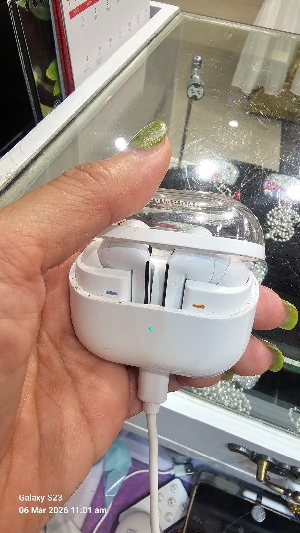Ear buds 265671947746433111
